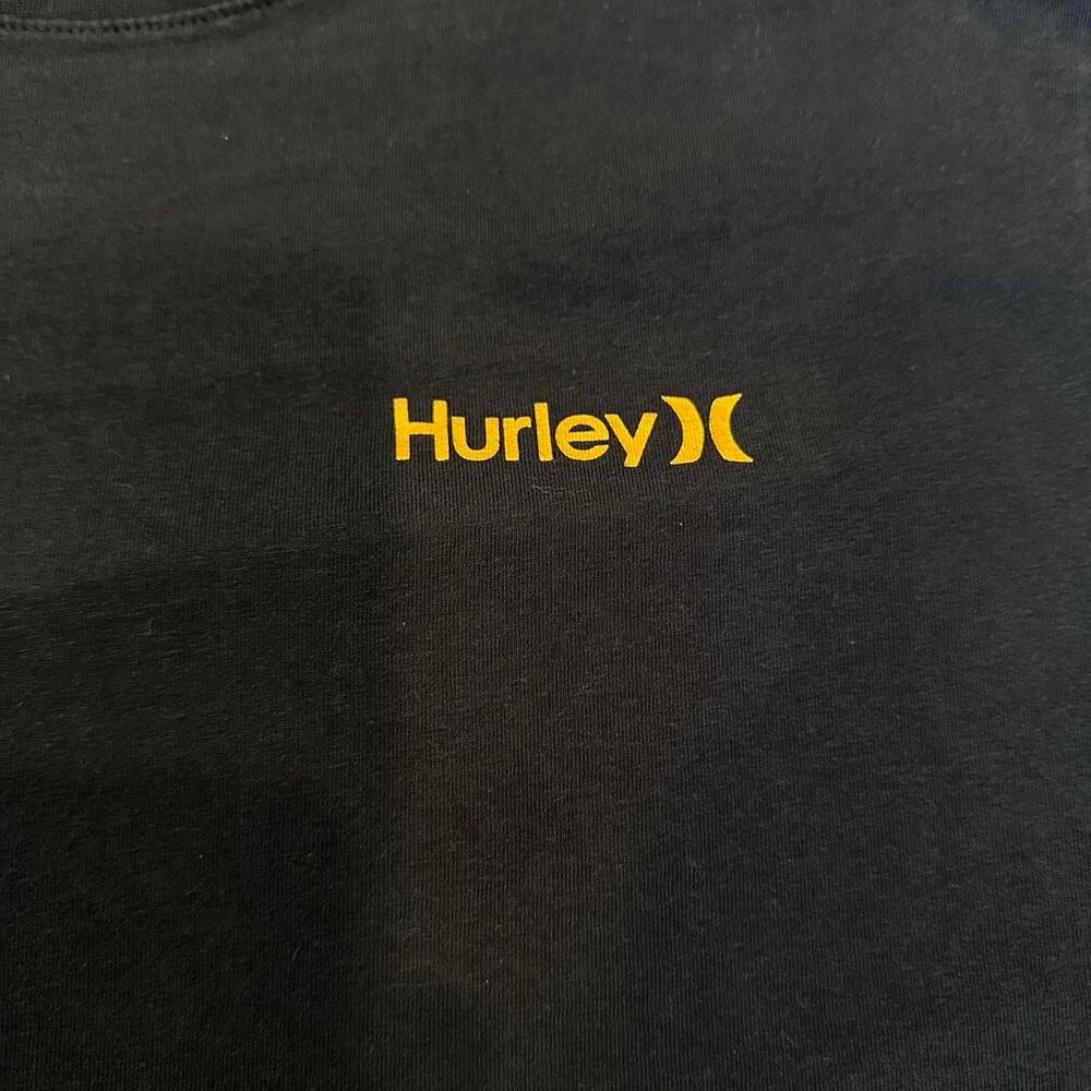 Hurley Island Vibes Tshirt. Size L. Perfect for layering in the‎ fall or summer - Picture 2 of 6